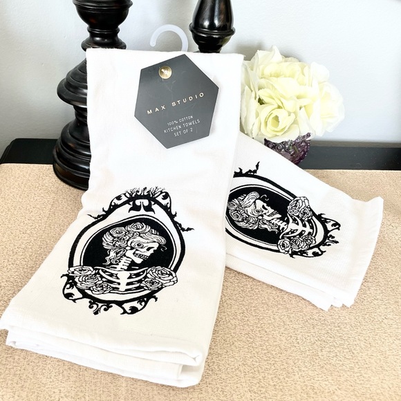 NWT Set of 2 LADY SKELETON Kitchen Towels - Picture 1 of 4